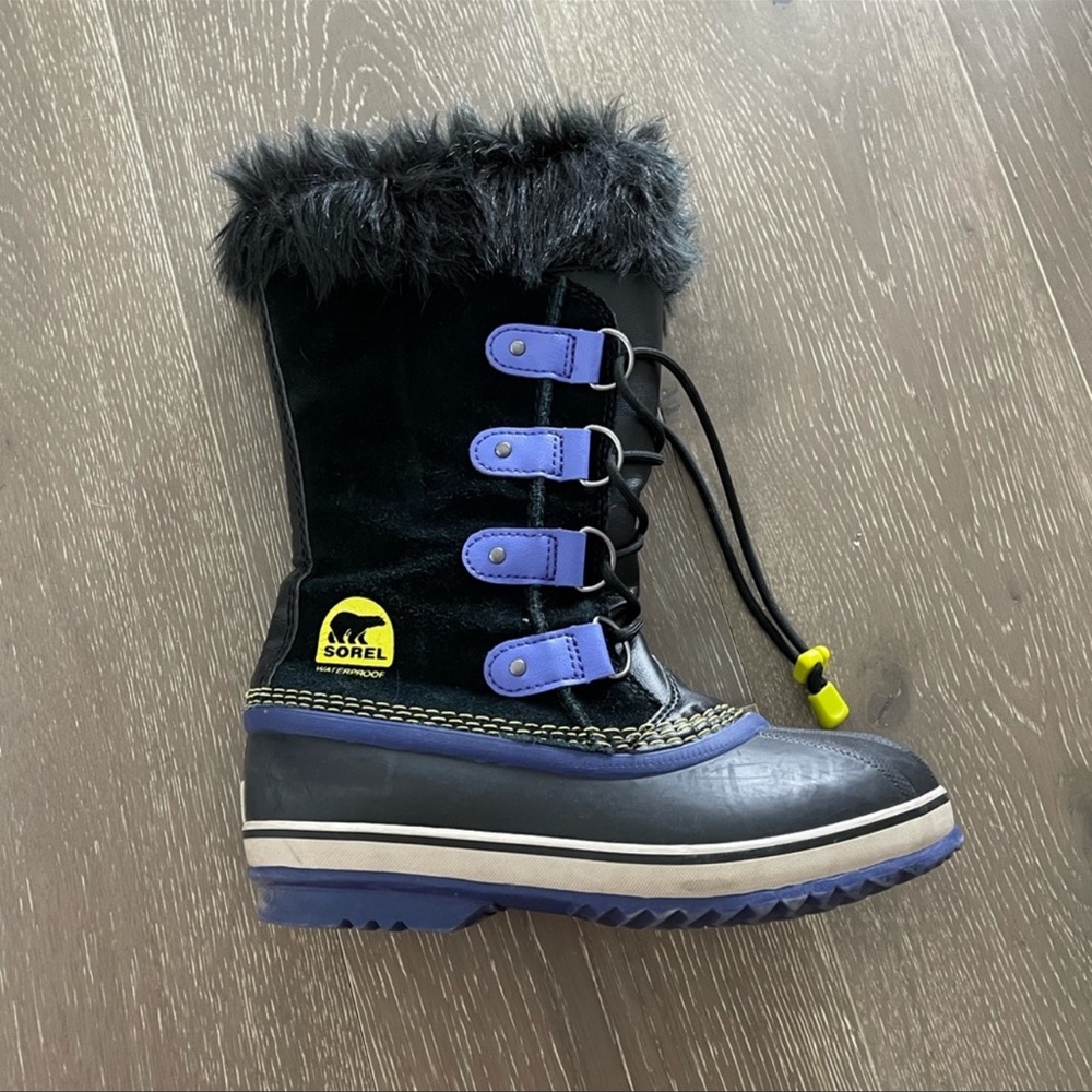 Snow Boots - Picture 2 of 4